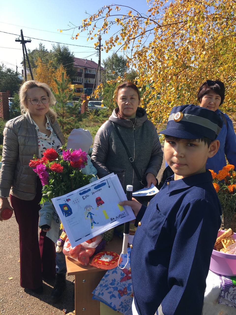 Напоминаем ПДД родителям.